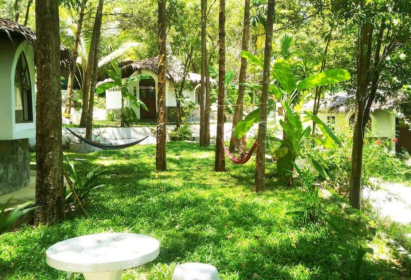 بنجلو قياسى مطلّ علي الحديقة, Flower Power Farm Village