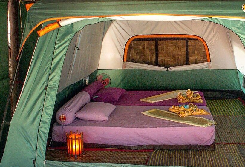 كوخ ديلوكس, Flower Power Farm Village