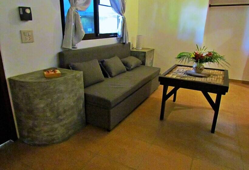 ‫فيلا غرفة نوم واحدة, Flower Power Farm Village