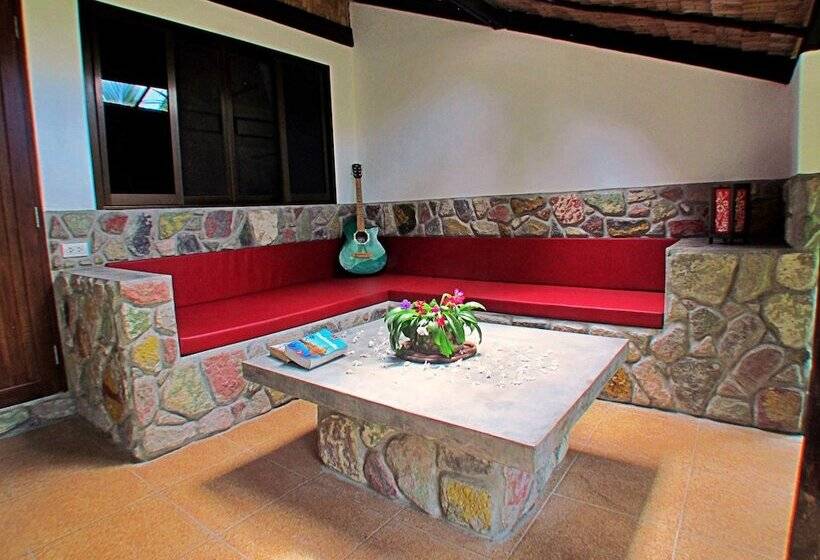 ‫فيلا غرفة نوم واحدة, Flower Power Farm Village