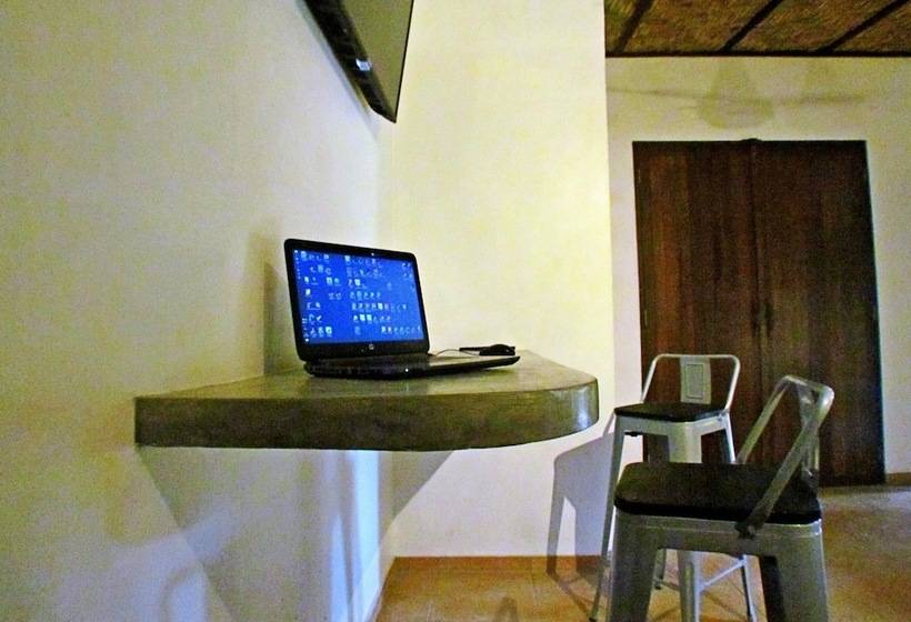 ‫فيلا غرفة نوم واحدة, Flower Power Farm Village