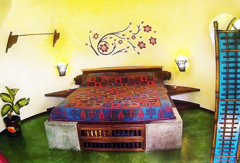 بنجلو بريميوم, Flower Power Farm Village