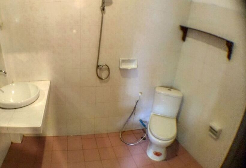 غرفة تنفيذية, Flower Power Farm Village