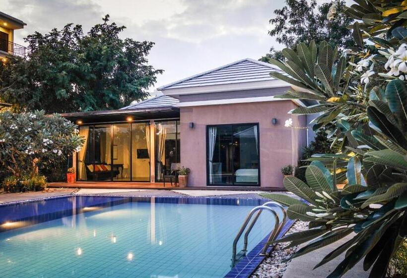 Вилла Deluxe 3 Спальни, Villa Navin