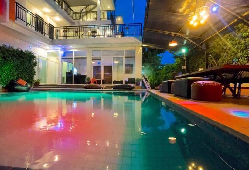 Вилла с 1 спальней и бассейном, Villa Navin