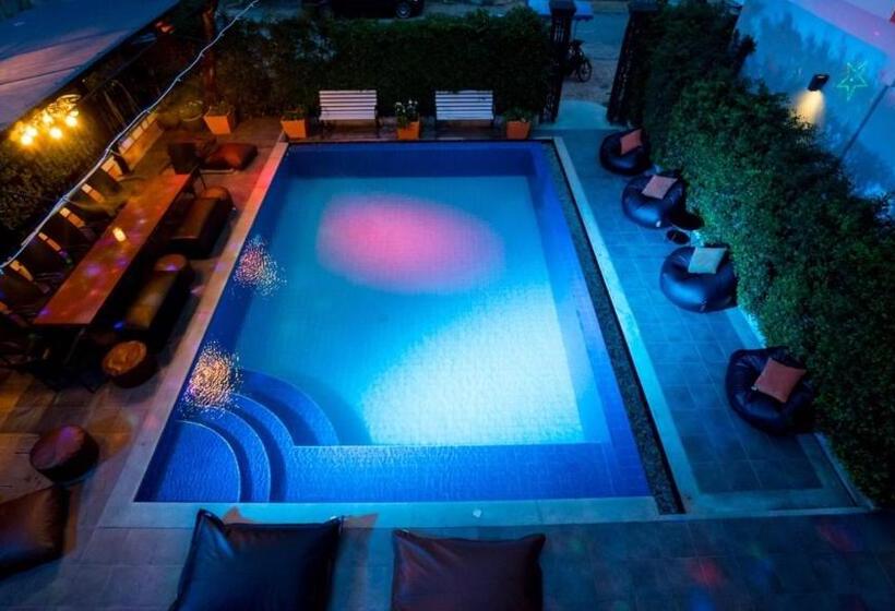 Вилла с 1 спальней и бассейном, Villa Navin