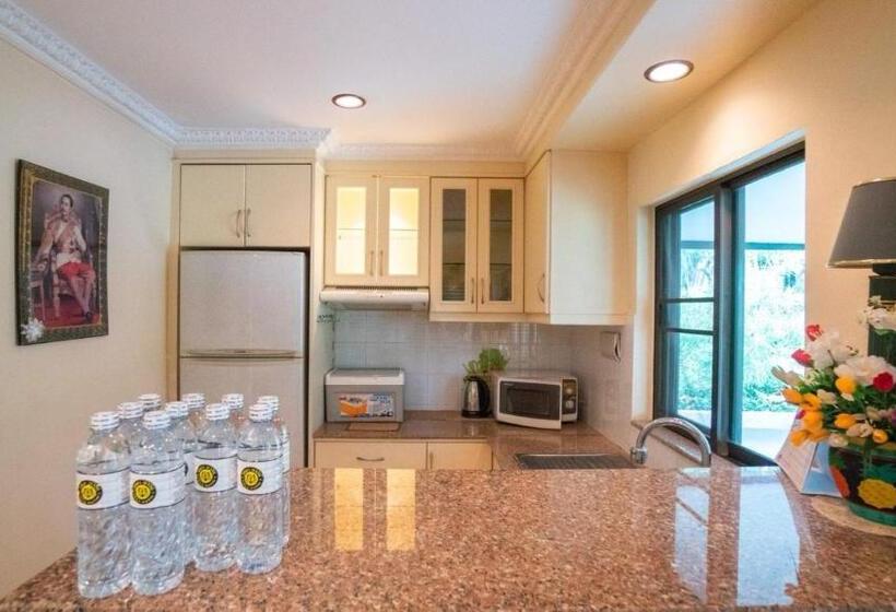 Вилла с 1 спальней и бассейном, Villa Navin