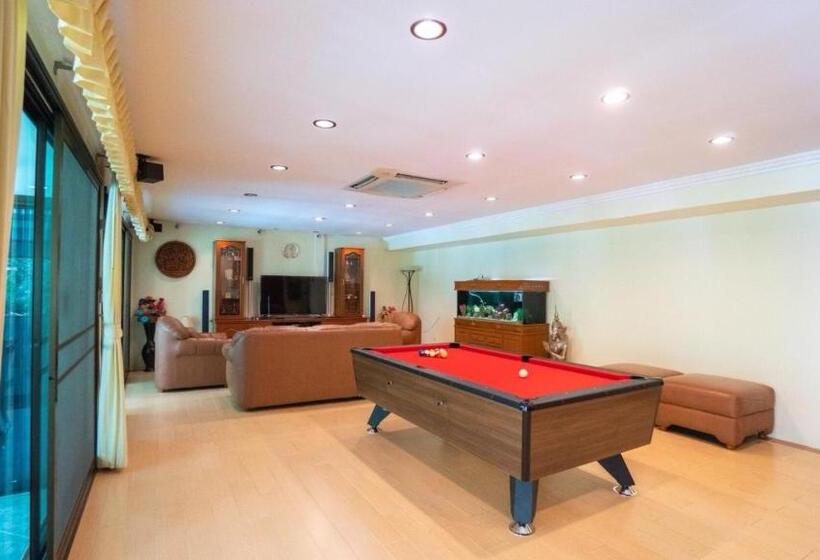 Вилла с 1 спальней и бассейном, Villa Navin