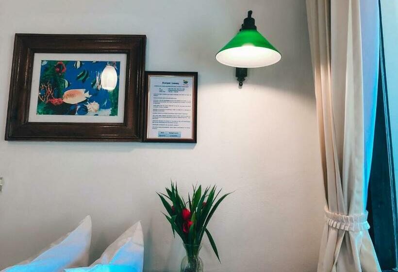 غرفة إقتصادية, Aumpai Luxury