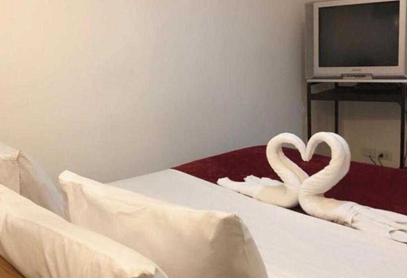 غرفة إقتصادية, Aumpai Luxury