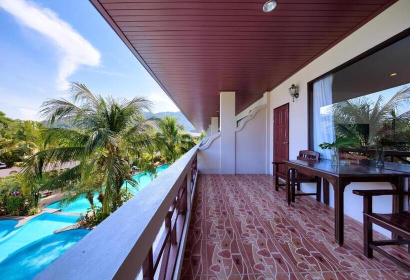 غرفة قياسية ثلاثية مطلة علي حمام السباحة, Aumpai Luxury