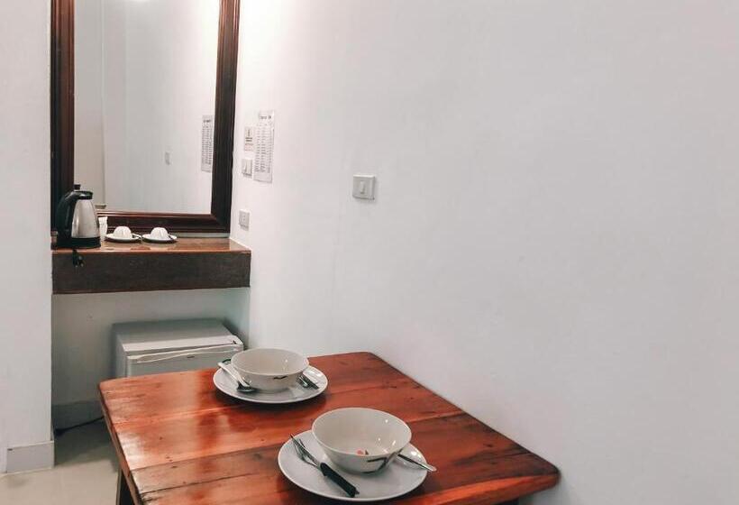 غرفة إقتصادية, Aumpai Luxury