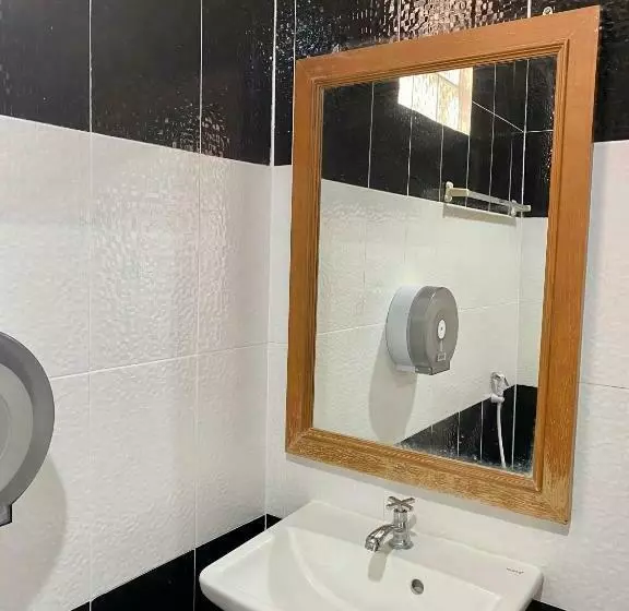 Quarto Deluxe, Jitrawadee