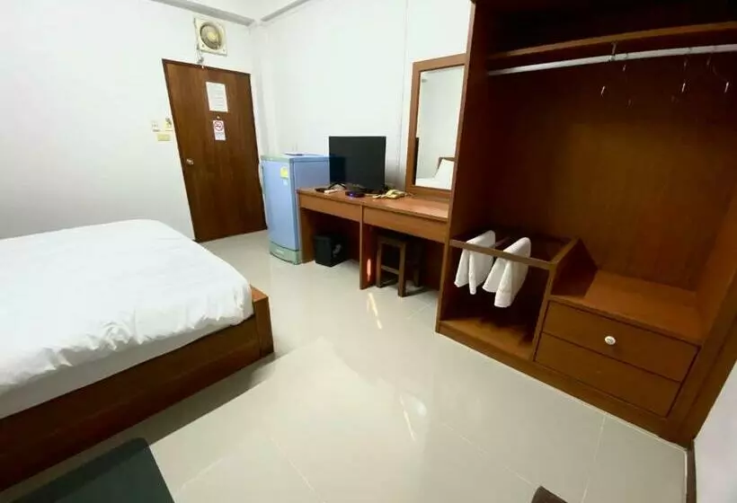 Quarto Deluxe, Jitrawadee