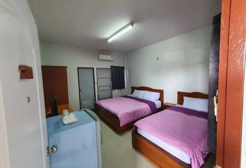 Quarto Triplo Estandar, Jitrawadee