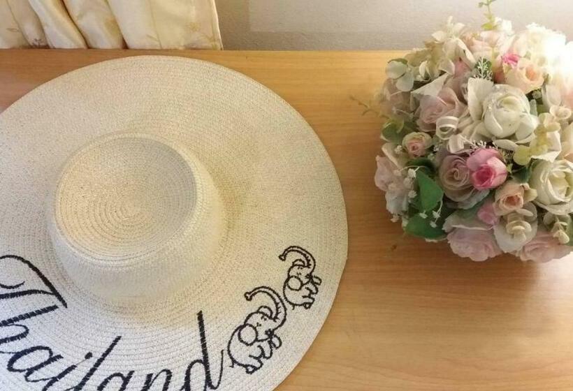 高级大房间, Santipran Place