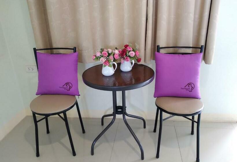 高级大房间, Santipran Place