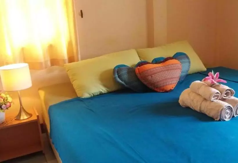 سوییت با چشم‌انداز باغ, Santipran Place
