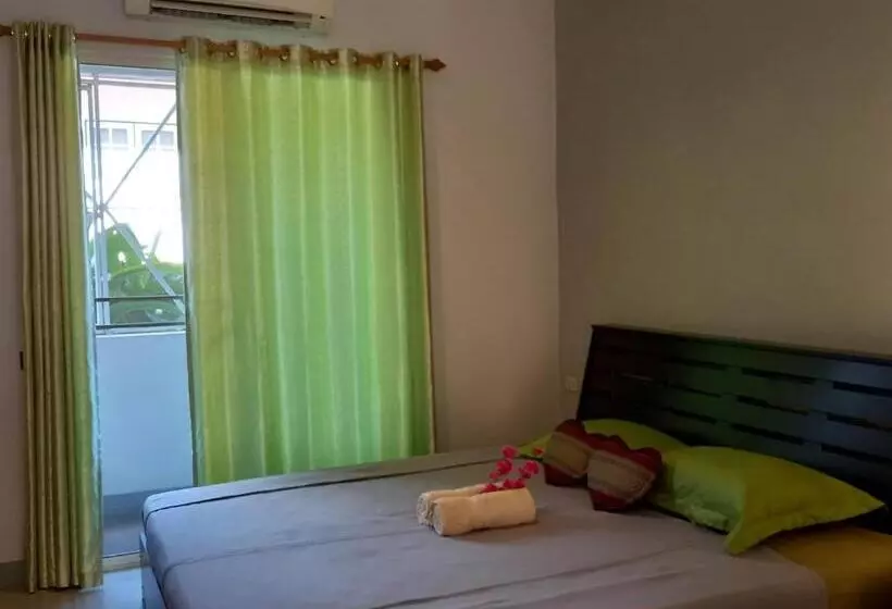 اتاق اکونومی, Santipran Place
