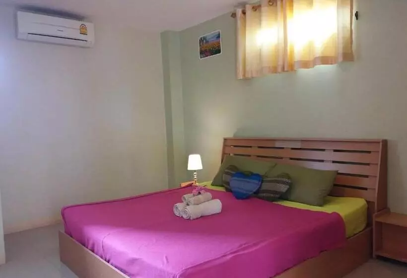 اتاق اکونومی, Santipran Place