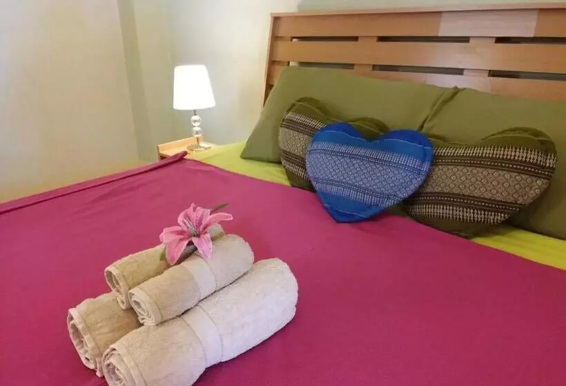 اتاق اکونومی, Santipran Place