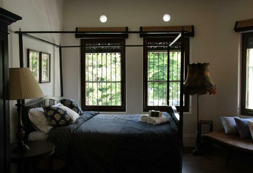 اتاق لوکس, The Bhuthorn Bed And Breakfast