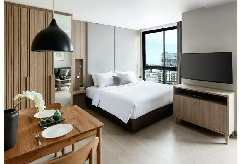 スタンダードスタジオ, Madera Residence Sriracha