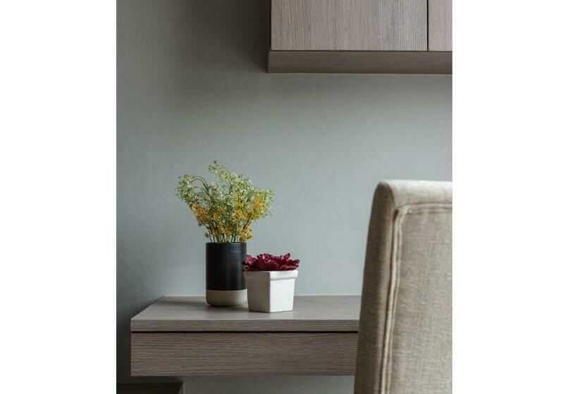 带1个卧室的带阳台的公寓, Madera Residence Sriracha