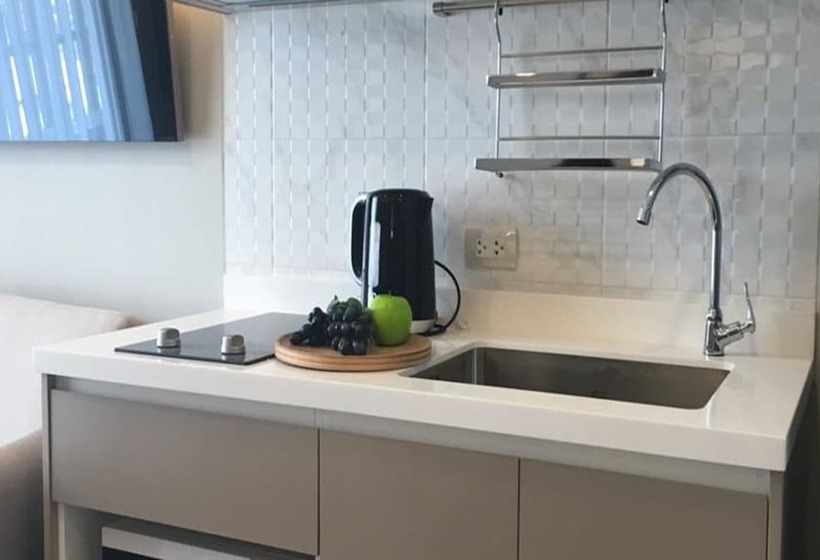 带1个卧室的带阳台的公寓, Madera Residence Sriracha