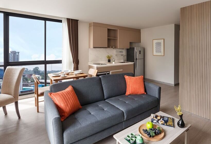 带1个卧室的带阳台的公寓, Madera Residence Sriracha