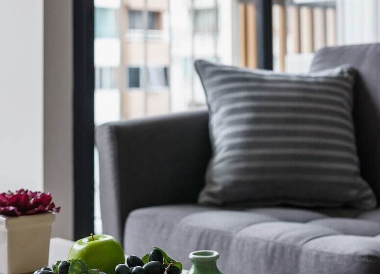 带阳台套房, Madera Residence Sriracha