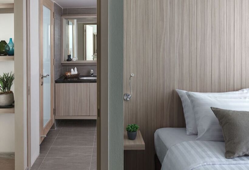 带阳台套房, Madera Residence Sriracha