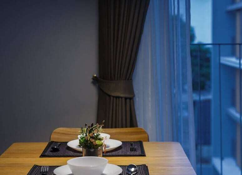 带阳台套房, Madera Residence Sriracha