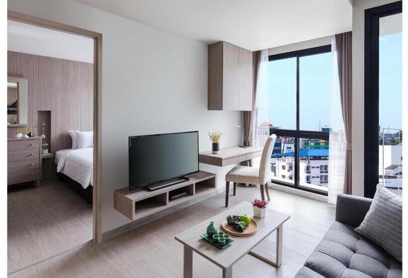 带1个卧室的带阳台的公寓, Madera Residence Sriracha