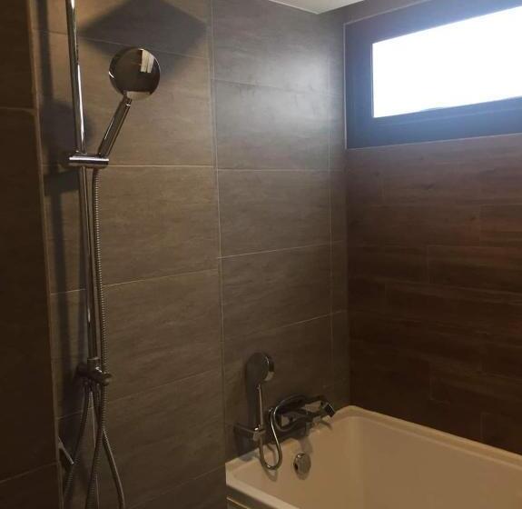 带阳台套房, Madera Residence Sriracha