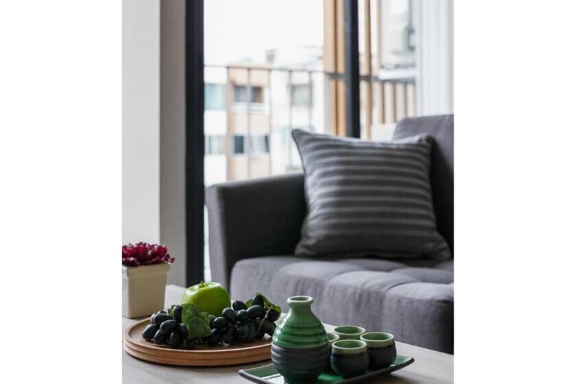 带阳台套房, Madera Residence Sriracha