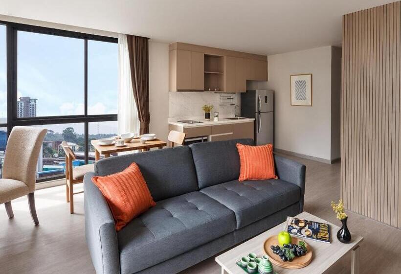 带阳台套房, Madera Residence Sriracha