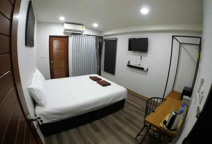 اتاق استاندارد, The Ghee House