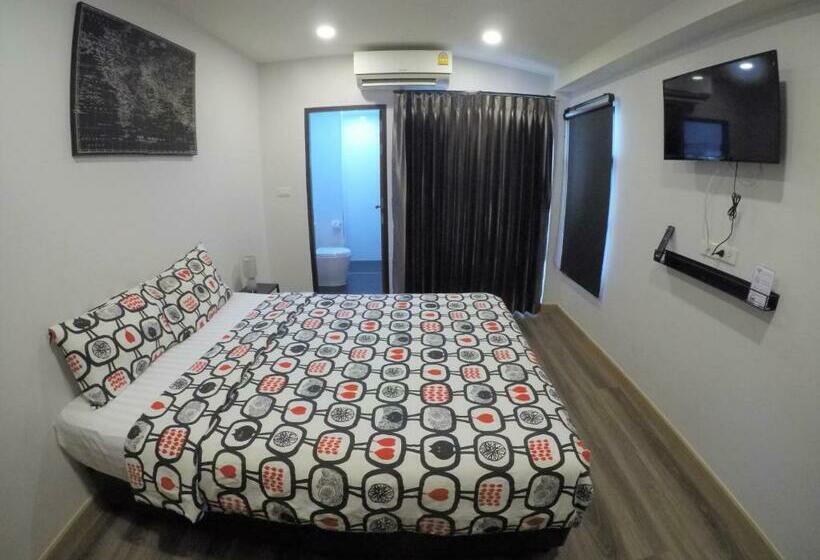 اتاق استاندارد, The Ghee House