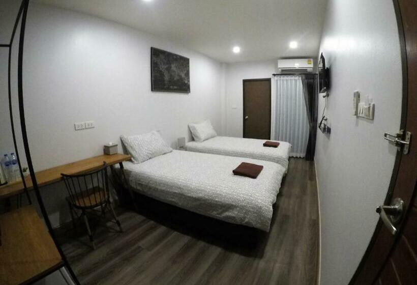 اتاق استاندارد, The Ghee House