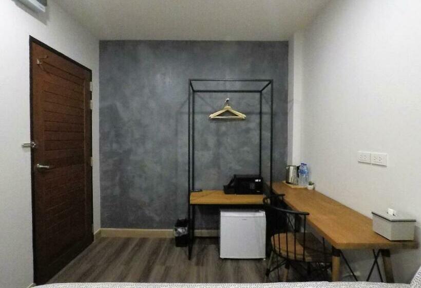 اتاق استاندارد, The Ghee House