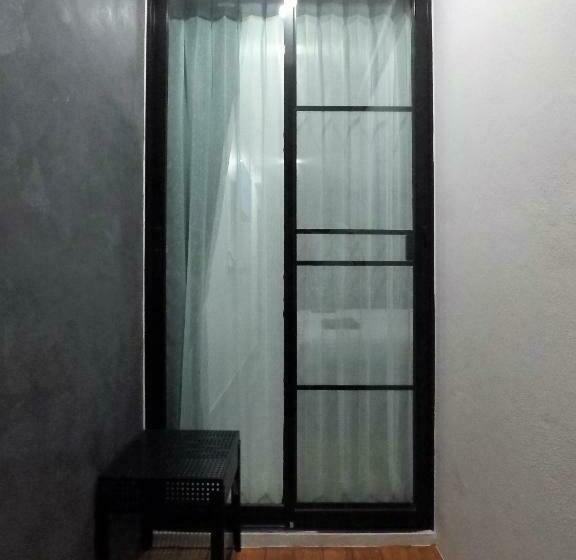 اتاق استاندارد, The Ghee House