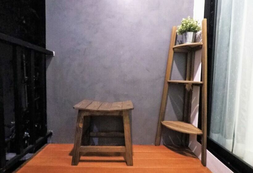 اتاق استاندارد, The Ghee House