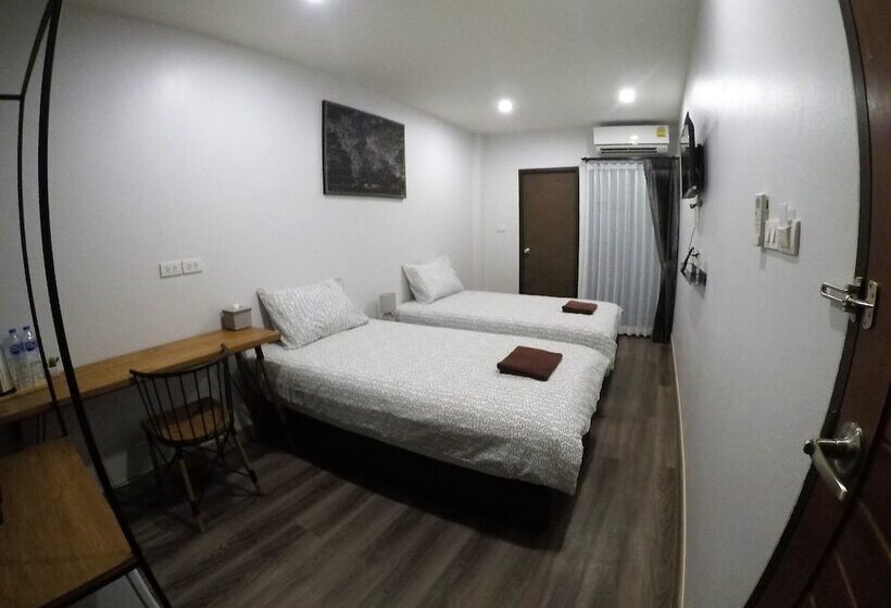 اتاق استاندارد, The Ghee House