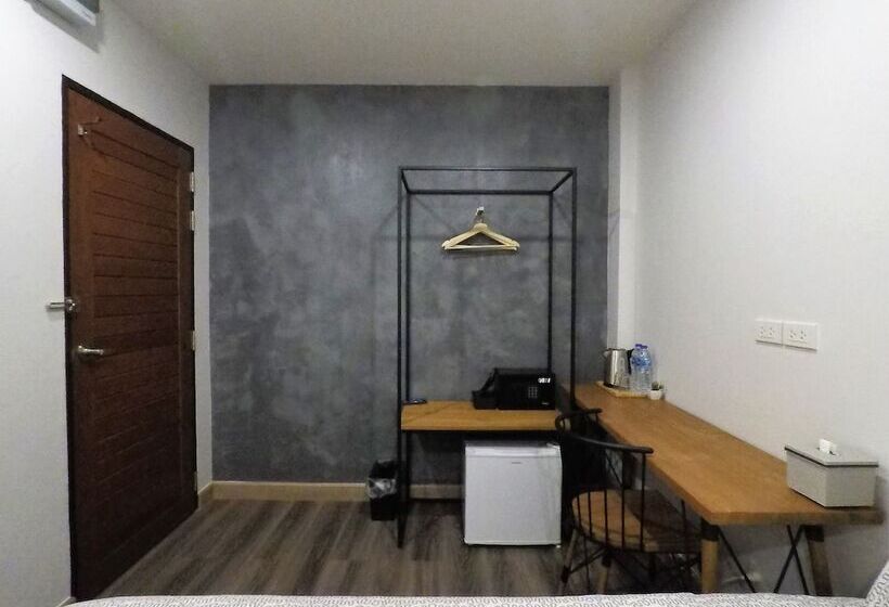 اتاق استاندارد, The Ghee House