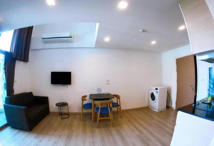 Chambre Familiale Vue Mer, Sonrisa Srirachaที่พักติดทะเล