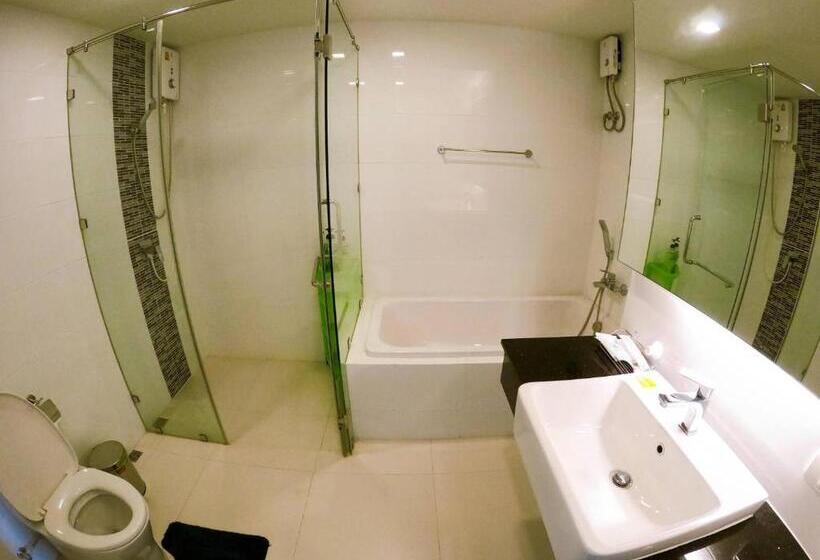 Chambre Familiale Vue Mer, Sonrisa Srirachaที่พักติดทะเล