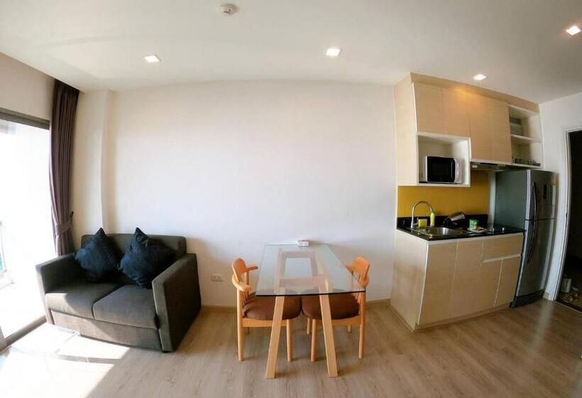 Apartamento 1 Dormitório Vista Jardim, Sonrisa Srirachaที่พักติดทะเล