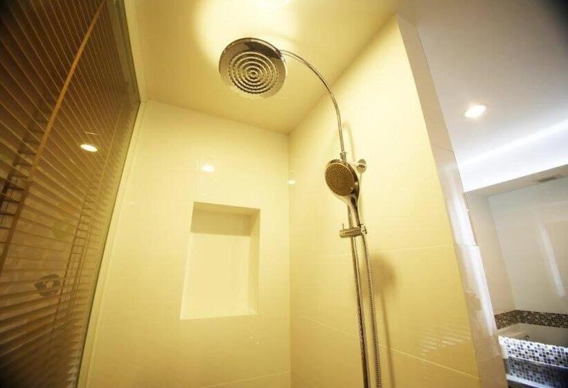 キングサイズベッドのデラックススイート, Trebel Pattaya