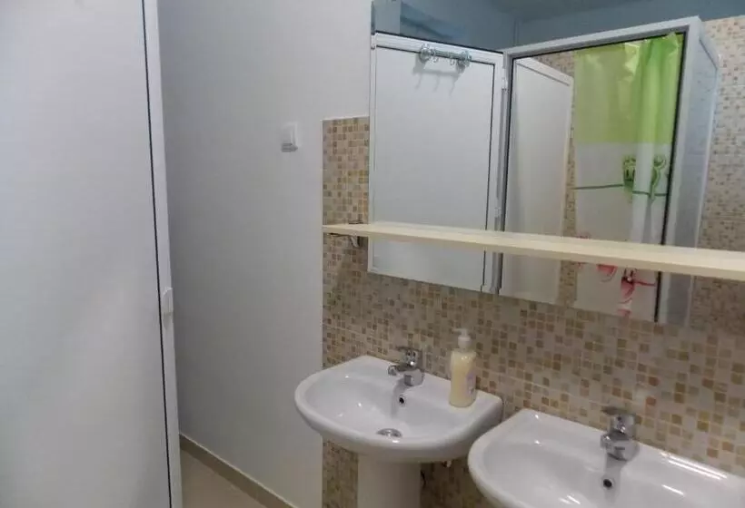 اتاق استاندارد با سرویس بهداشتی مشترک, Guest House Miss Depolo